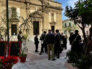 Musiker vor der Basiklika