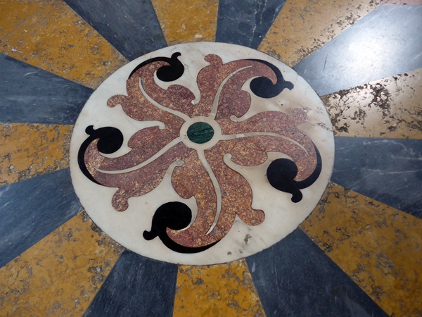 Gesù N ouvo, Fußbodendetail