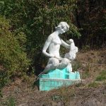 Denkmal im Grünen. Kitschige Allegorie der Natur