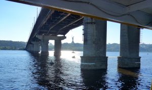 Blick vom Dnjepr/Dnipro auf die Mutter Heimat-Statue