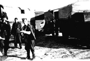 Karl Oetz verwundet: Ankunft auf dem Flughafen Minks Mai 1943