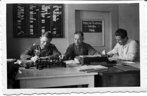 Das letzte Foto von Karl Oetz: Schreibstube im Bilzsanatorim Radebeul Winter 1943/44